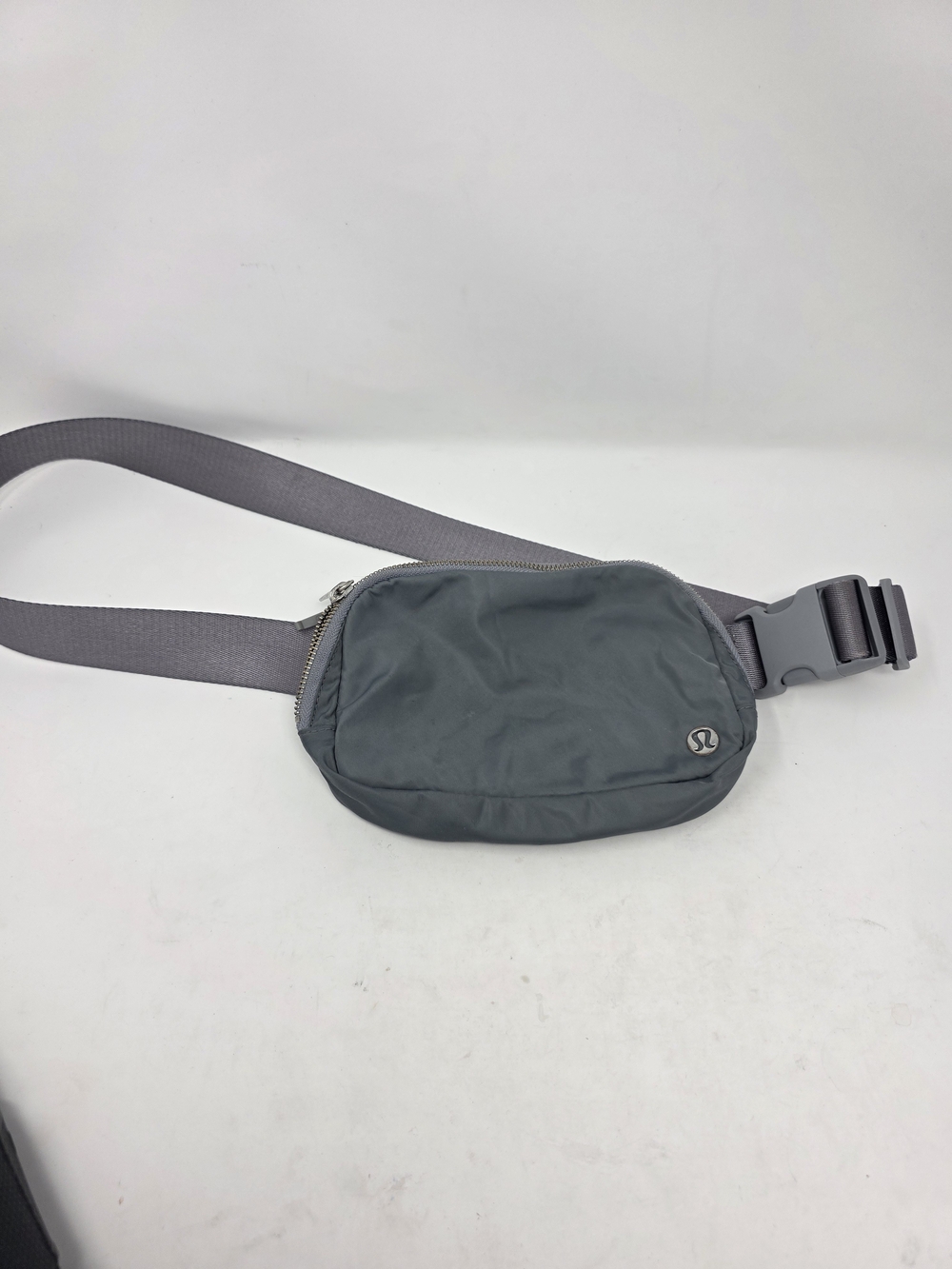 lululemon Gray Belt Bag Fanny Pack Crossbody Waist Bag Metal Logo - Picture 1 of 5